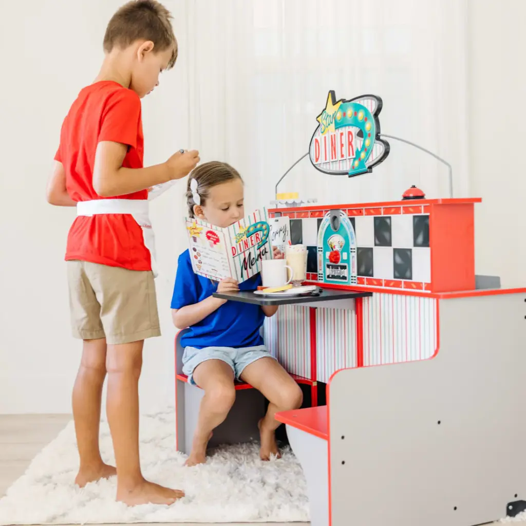Star-Diner-Restaurant-Play-Set-005188-2-Kid-Lifestyle_1100x.progressive.webp